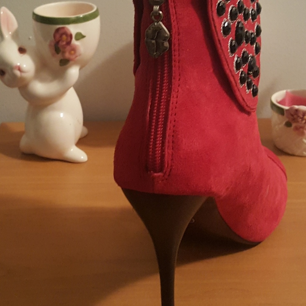 Boot - Picture 2 of 2